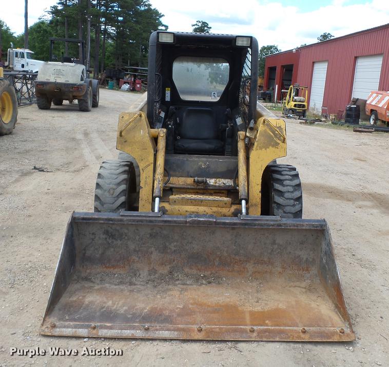image for item DB7111 1999 John Deere 250 skid steer