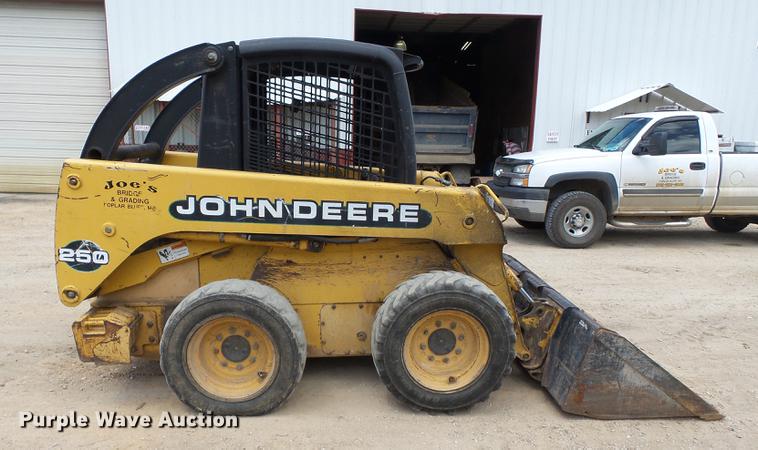 image for item DB7111 1999 John Deere 250 skid steer