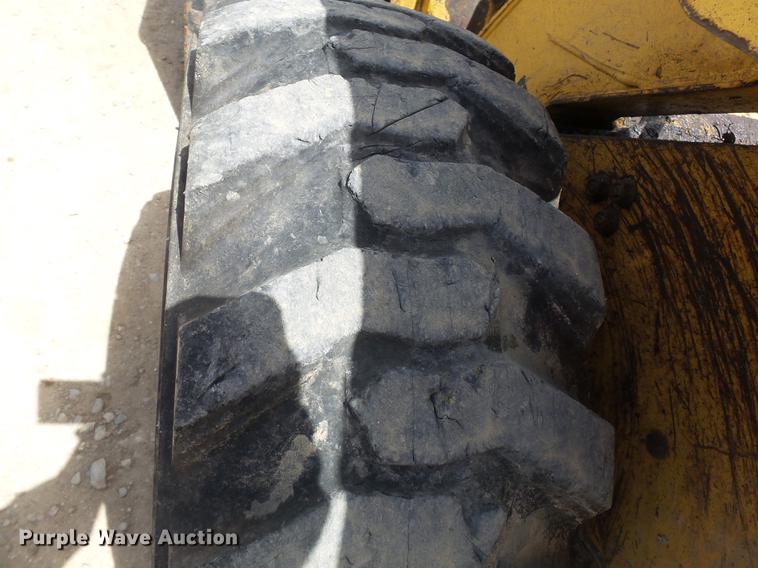 image for item DB7111 1999 John Deere 250 skid steer