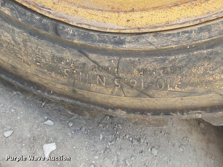 image for item DB7111 1999 John Deere 250 skid steer