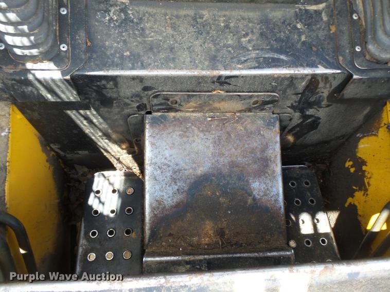 image for item DB7111 1999 John Deere 250 skid steer