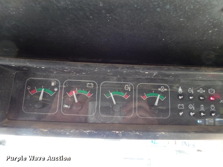 image for item DB7111 1999 John Deere 250 skid steer