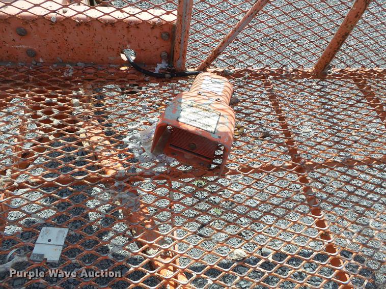 image for item DB7116 2000 JLG 40H boom lift