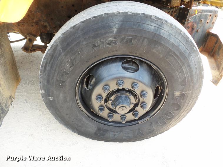 image for item DB7119 2002 International 2554 dump truck