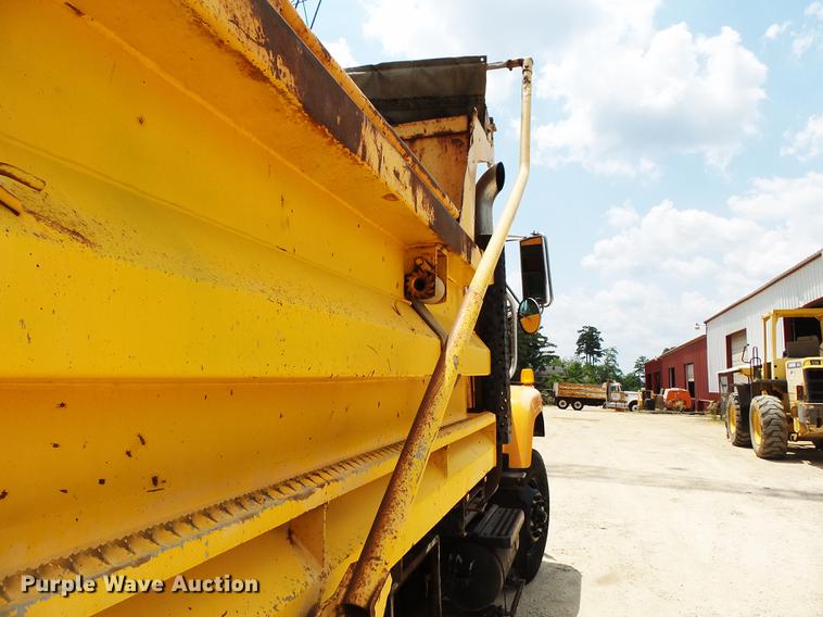 image for item DB7119 2002 International 2554 dump truck