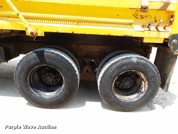 image for item DB7119 2002 International 2554 dump truck