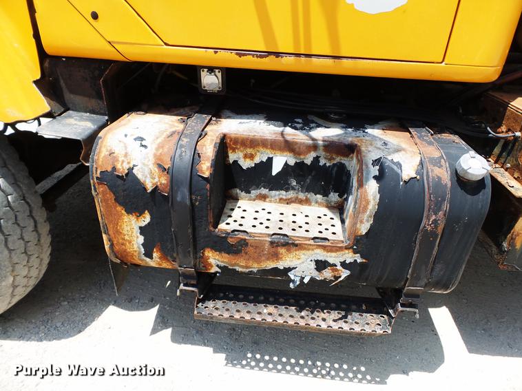 image for item DB7119 2002 International 2554 dump truck