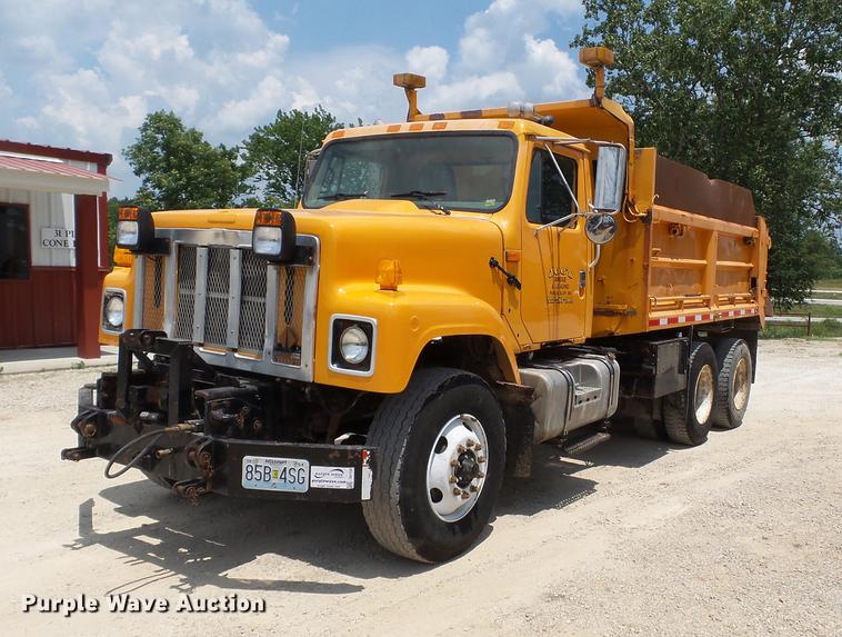 image for item DB7120 2002 International 2554 dump truck