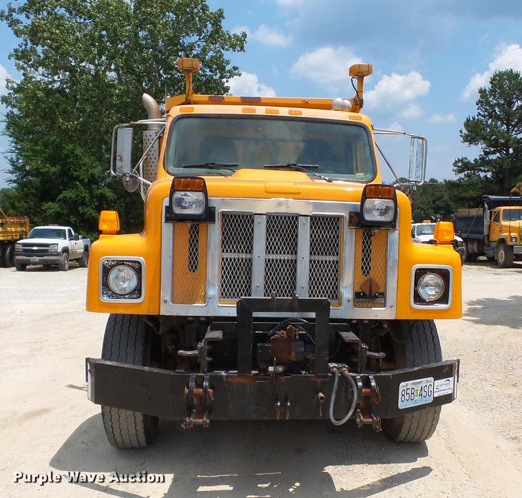 image for item DB7120 2002 International 2554 dump truck