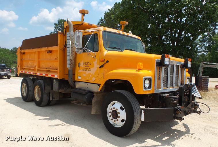 image for item DB7120 2002 International 2554 dump truck