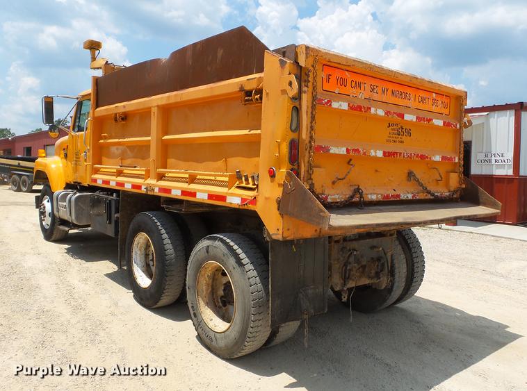 image for item DB7120 2002 International 2554 dump truck