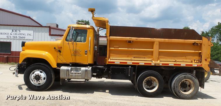 image for item DB7120 2002 International 2554 dump truck