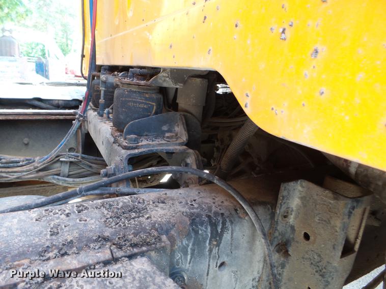 image for item DB7120 2002 International 2554 dump truck