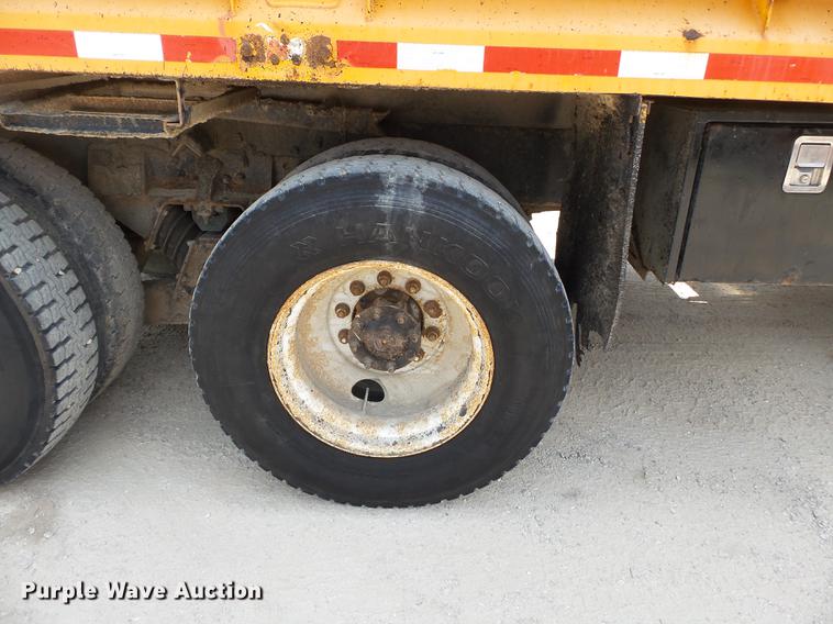 image for item DB7120 2002 International 2554 dump truck