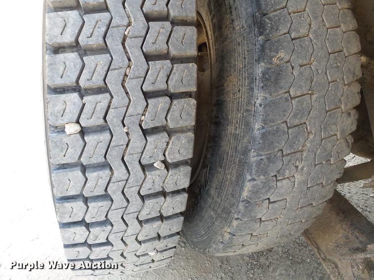 image for item DB7120 2002 International 2554 dump truck