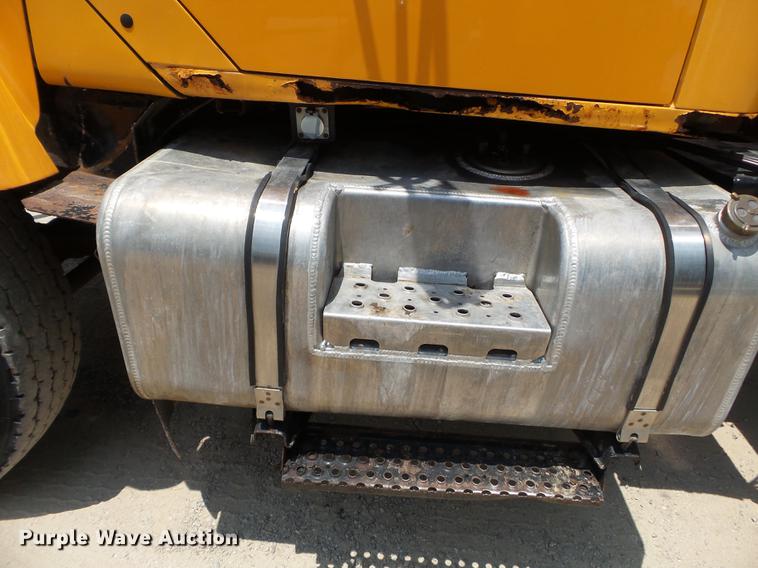 image for item DB7120 2002 International 2554 dump truck