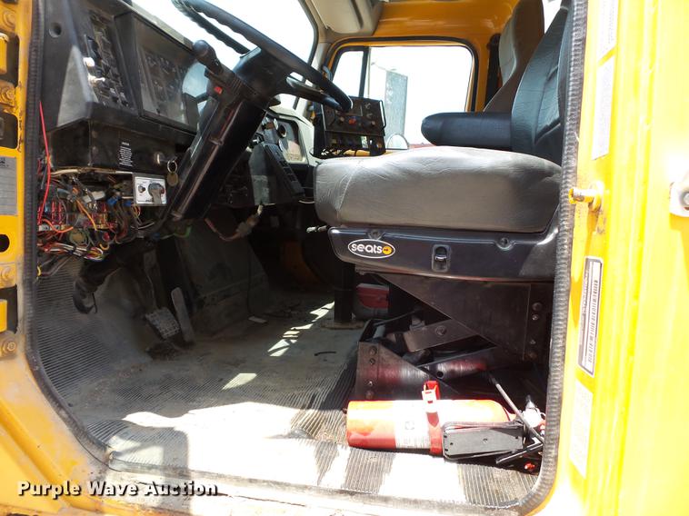 image for item DB7120 2002 International 2554 dump truck