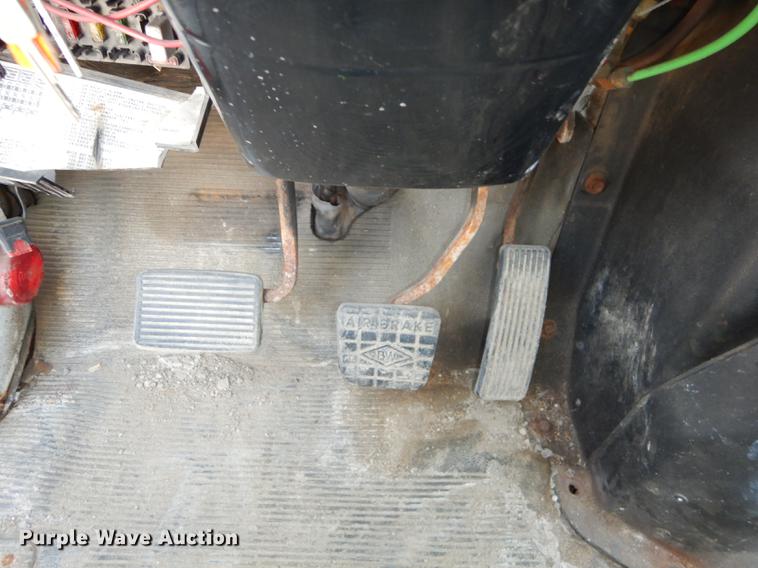 image for item DB8479 1996 International 4900 dump truck