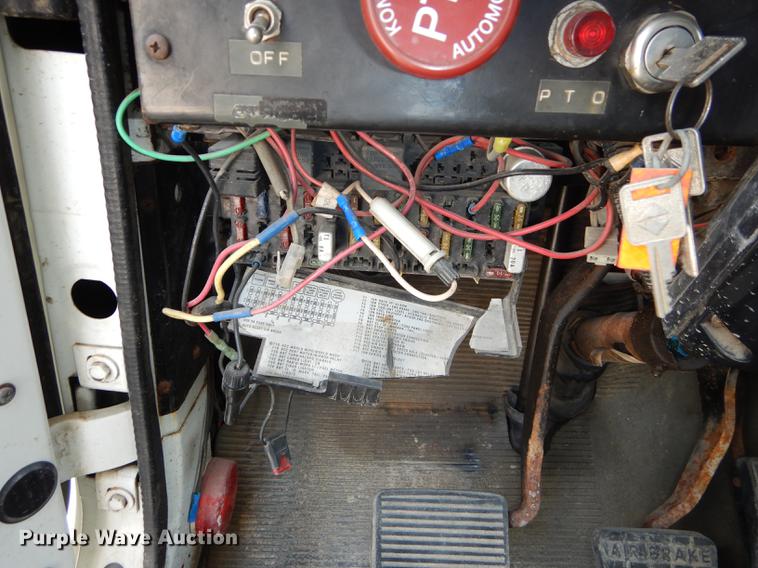 image for item DB8479 1996 International 4900 dump truck