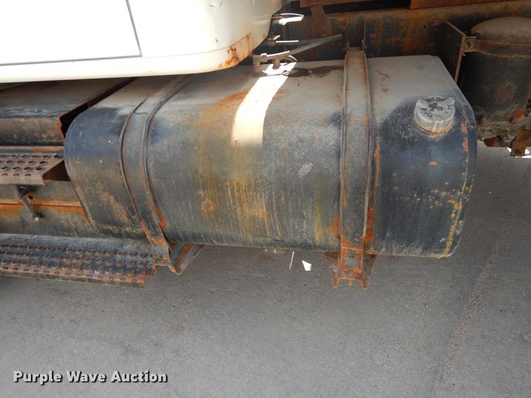 image for item DB8479 1996 International 4900 dump truck