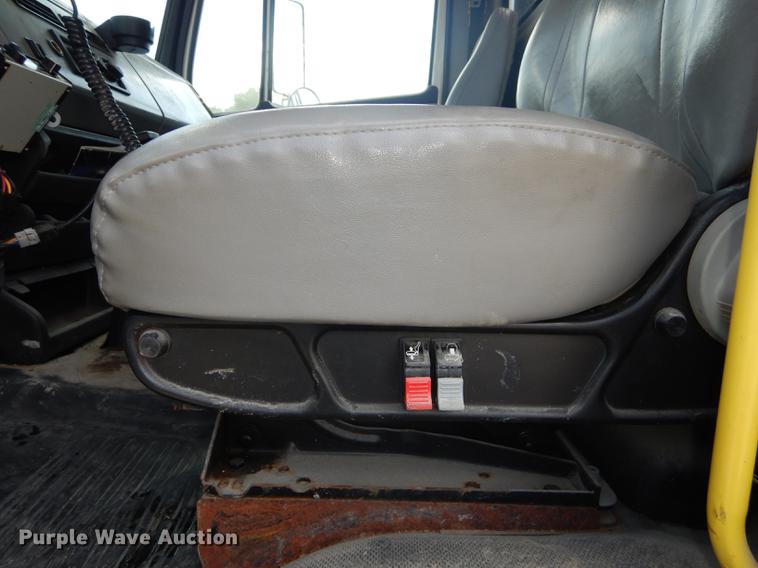 image for item DB8481 2002 Freightliner FL60 flatbed truck