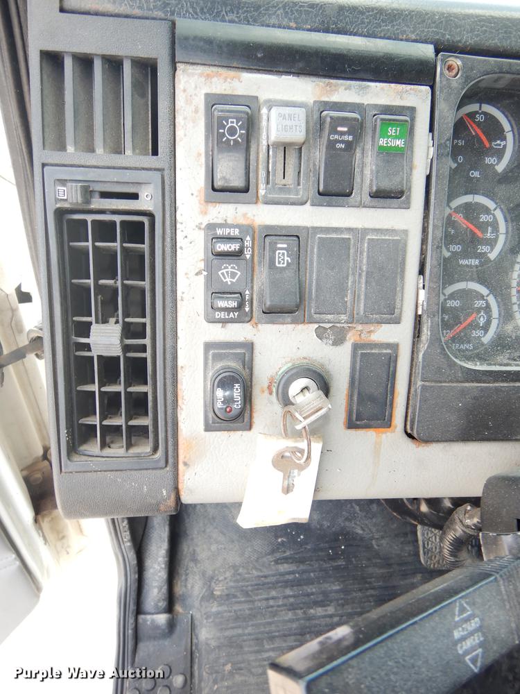 image for item DB8481 2002 Freightliner FL60 flatbed truck