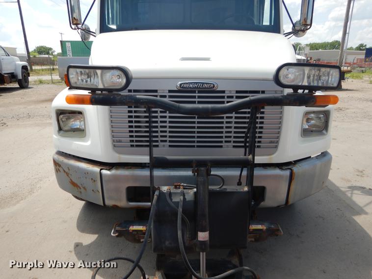 image for item DB8481 2002 Freightliner FL60 flatbed truck