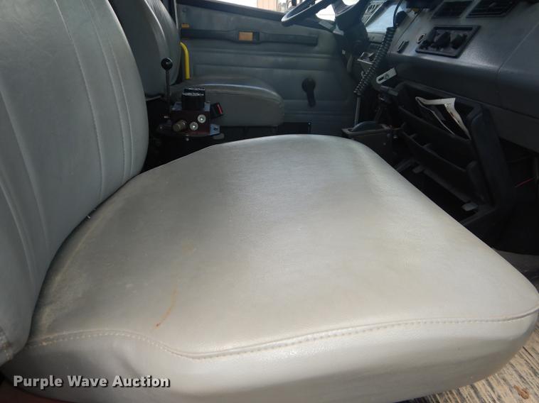 image for item DB8481 2002 Freightliner FL60 flatbed truck