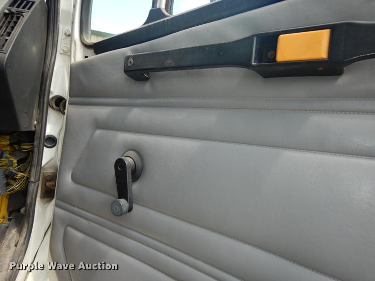 image for item DB8481 2002 Freightliner FL60 flatbed truck