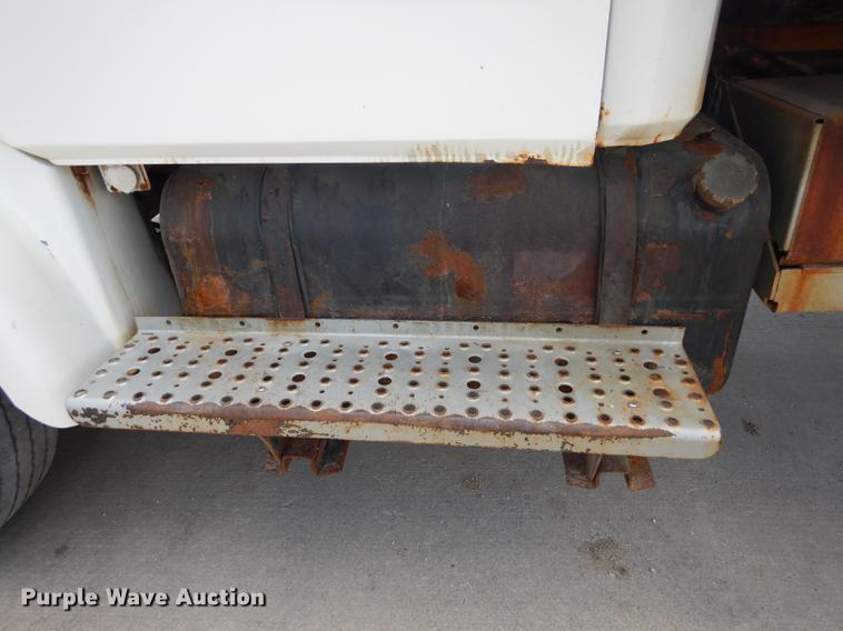 image for item DB8481 2002 Freightliner FL60 flatbed truck