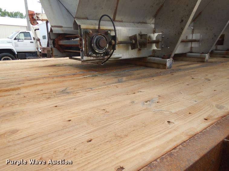 image for item DB8481 2002 Freightliner FL60 flatbed truck