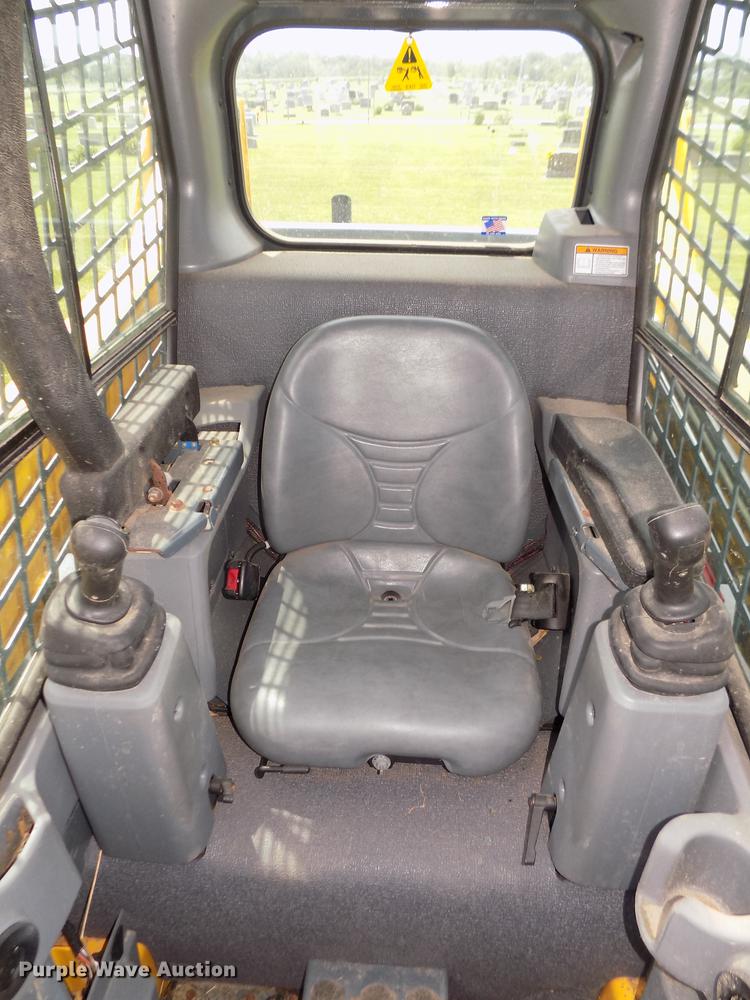 image for item DB8710 2014 Gehl R190 skid steer