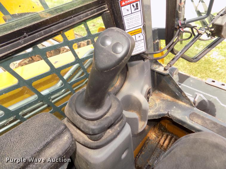 image for item DB8710 2014 Gehl R190 skid steer