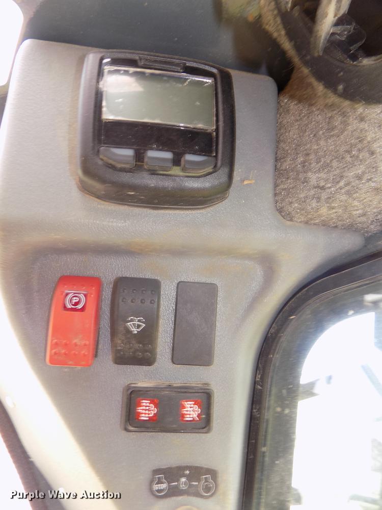 image for item DB8710 2014 Gehl R190 skid steer