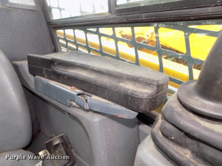 image for item DB8710 2014 Gehl R190 skid steer