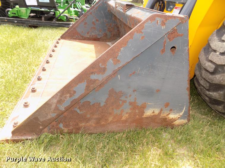 image for item DB8710 2014 Gehl R190 skid steer