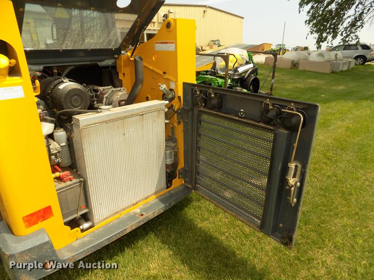 image for item DB8710 2014 Gehl R190 skid steer