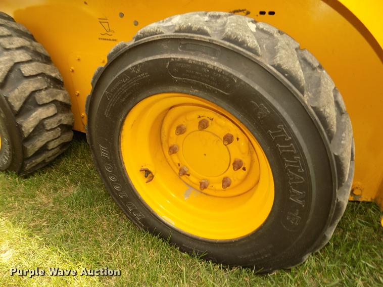 image for item DB8710 2014 Gehl R190 skid steer