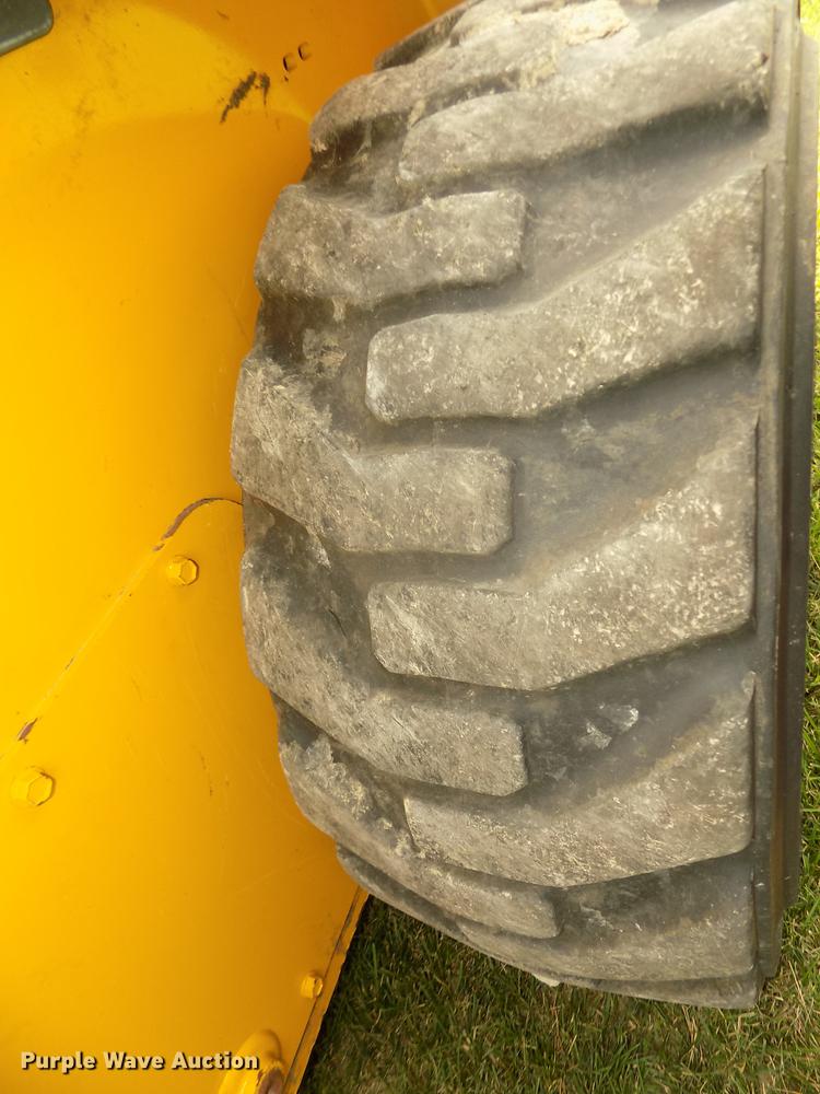 image for item DB8710 2014 Gehl R190 skid steer