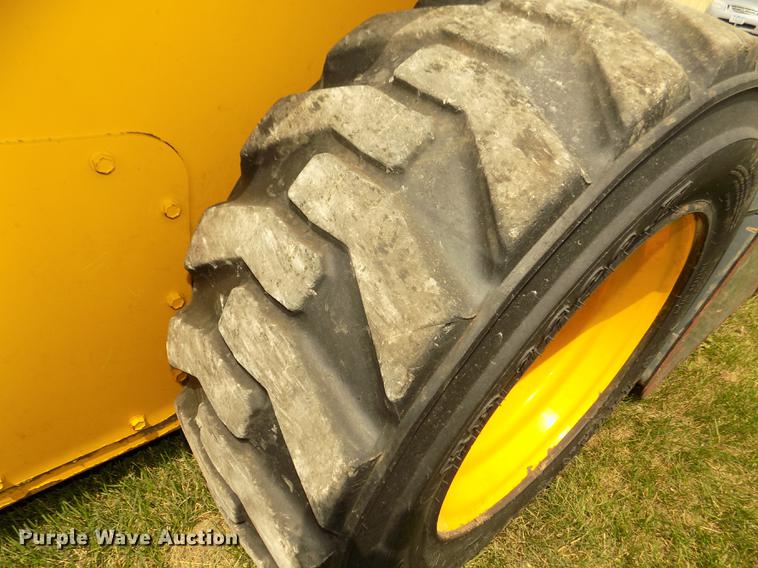 image for item DB8710 2014 Gehl R190 skid steer