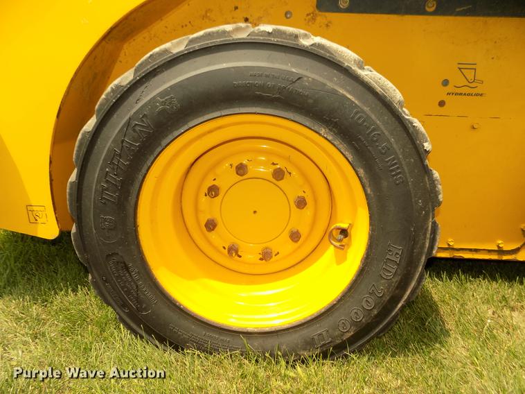 image for item DB8710 2014 Gehl R190 skid steer