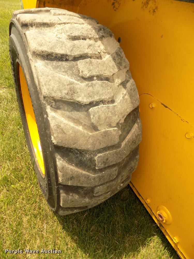 image for item DB8710 2014 Gehl R190 skid steer