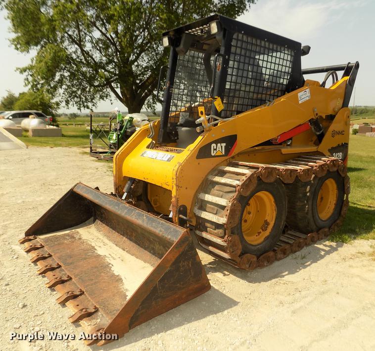 image for item DB8711 2012 Caterpillar 242B3 skid steer
