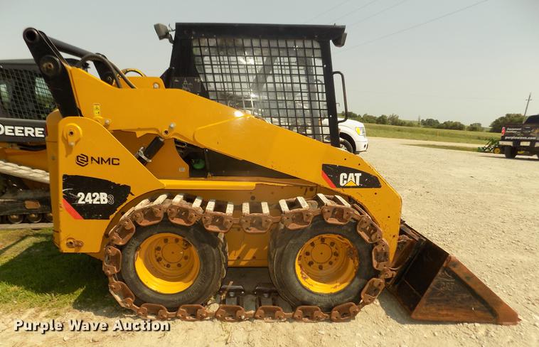 image for item DB8711 2012 Caterpillar 242B3 skid steer