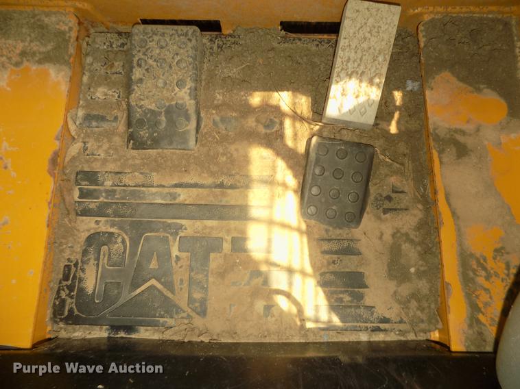 image for item DB8711 2012 Caterpillar 242B3 skid steer