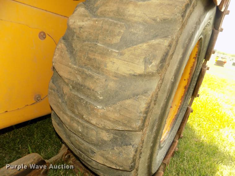 image for item DB8711 2012 Caterpillar 242B3 skid steer