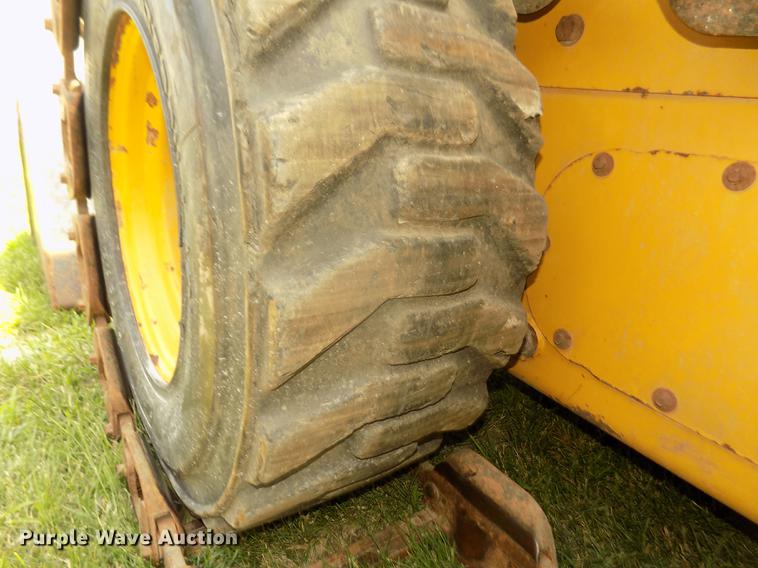 image for item DB8711 2012 Caterpillar 242B3 skid steer