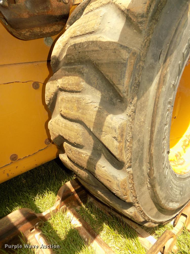image for item DB8711 2012 Caterpillar 242B3 skid steer