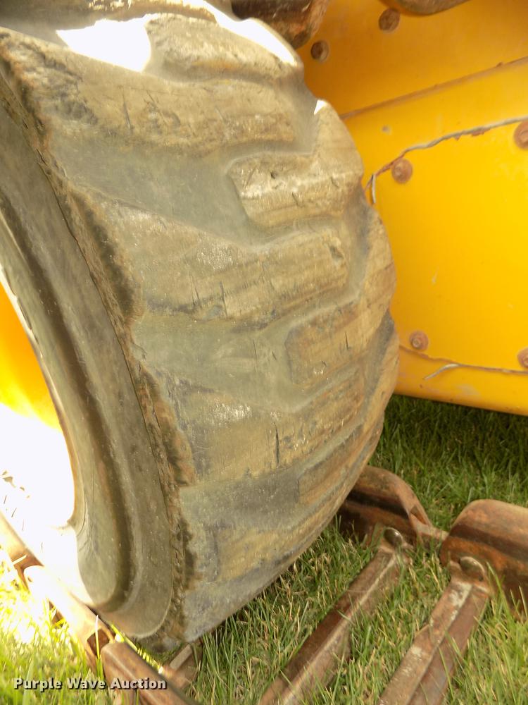 image for item DB8711 2012 Caterpillar 242B3 skid steer