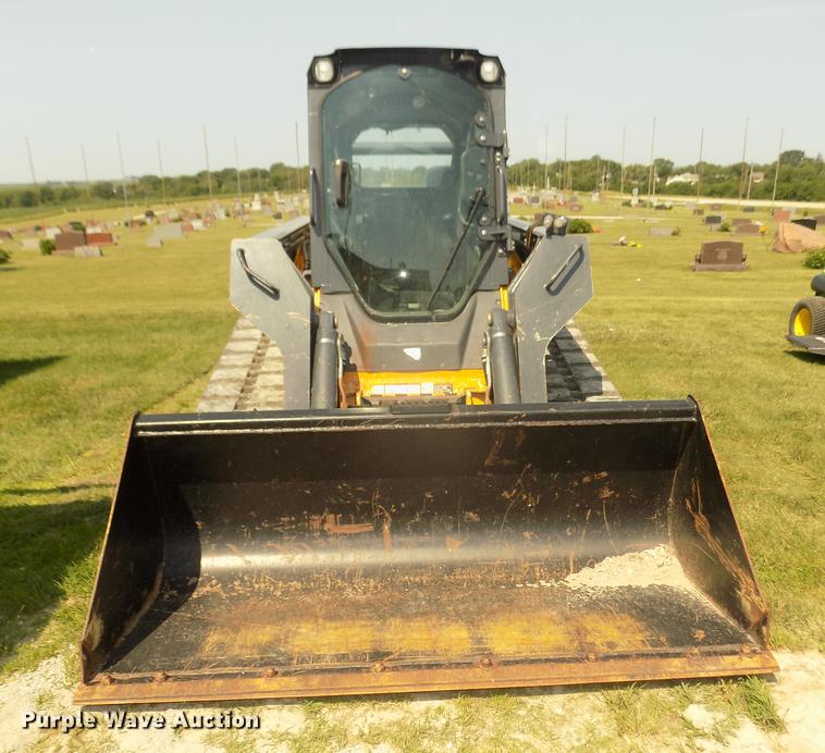 image for item DB8712 2012 John Deere 333D skid steer